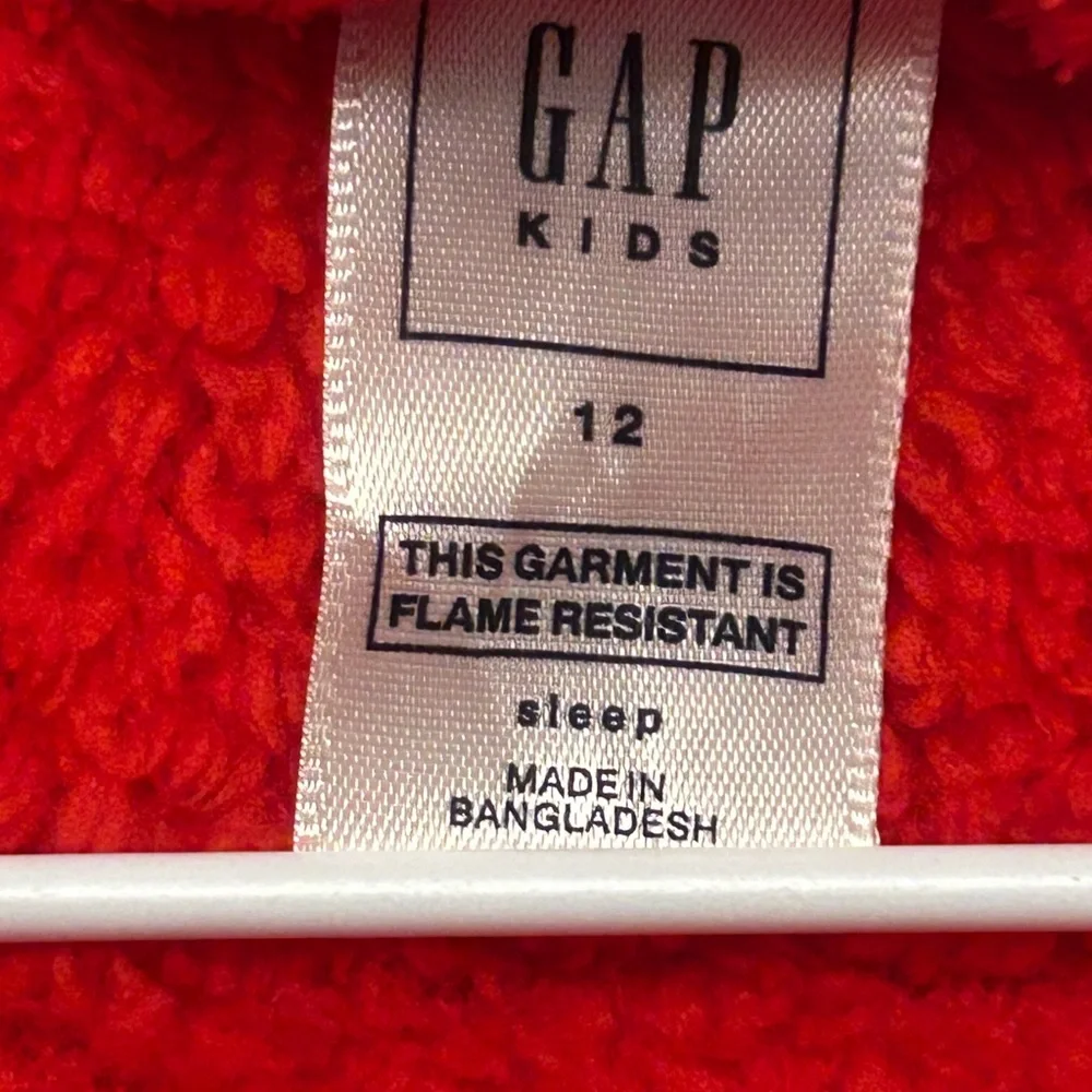 Gap Girls Red Plush Hooded Robe w/Tie. Size 12. So cozy and nice. Clean!